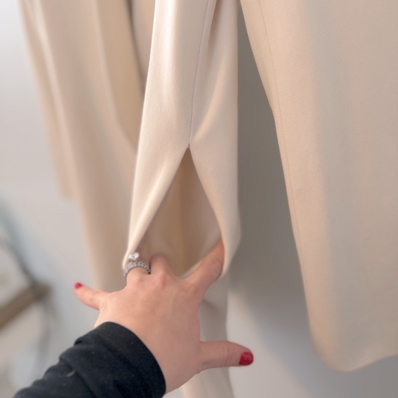 THEORY Winola Open Front Blazer Jacket in an off white/beige - size 2 - Picture 11 of 14